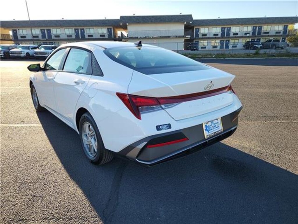 New 2026 Hyundai Elantra SE Sedan