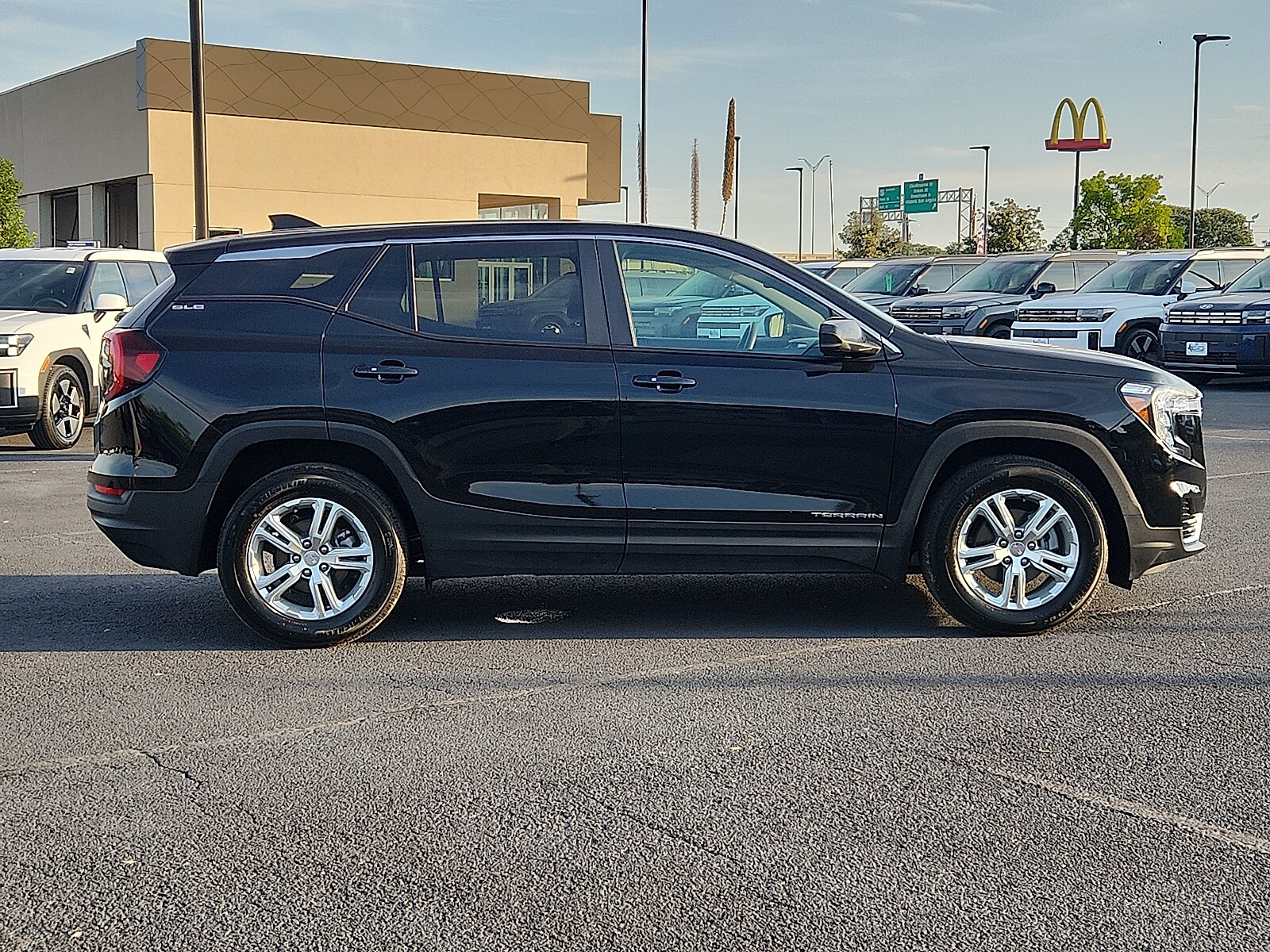 2024 Gmc Terrain SLE photo 3