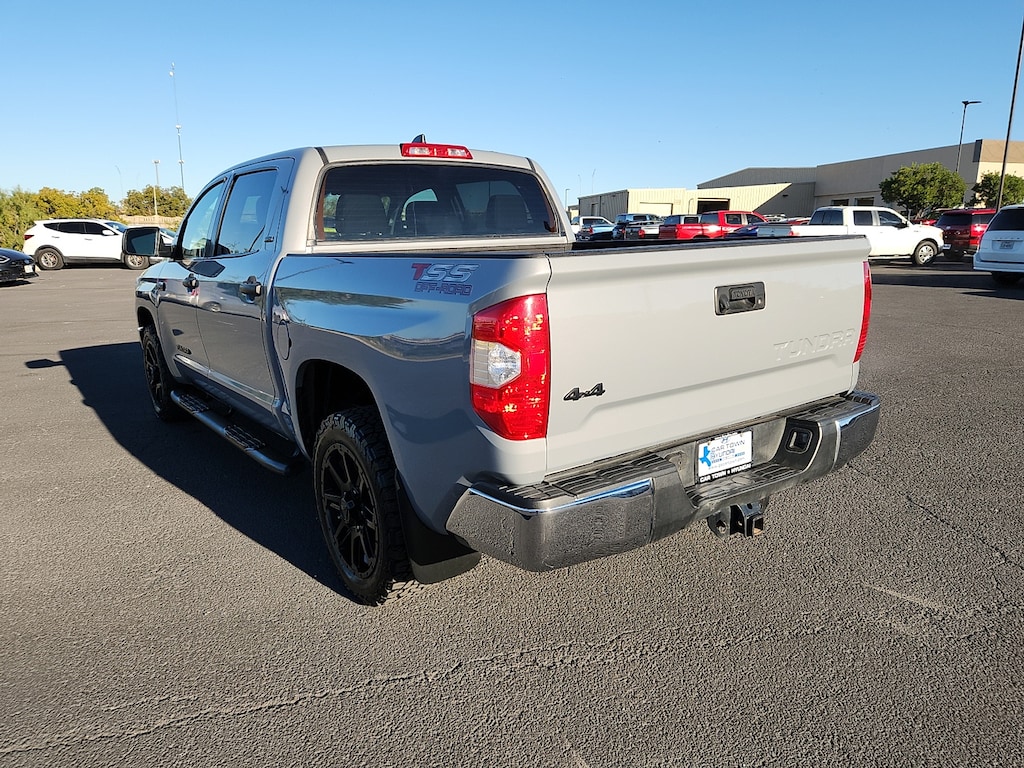 Used 2020 Toyota Tundra SR5 5.7L V8 4x4 CrewMax 5.6 ft. box 145.7 in. WB PK