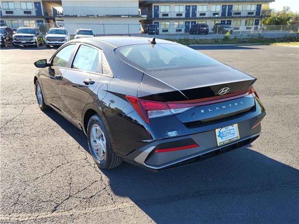 New 2026 Hyundai Elantra SE Sedan
