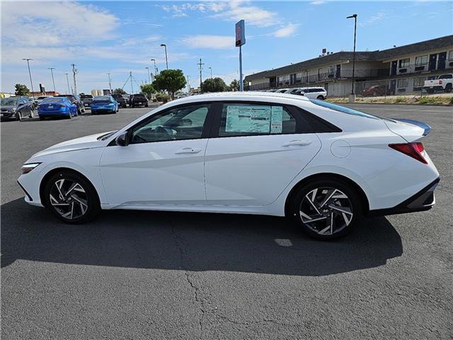 2025 Hyundai Elantra SEL Sport photo 2