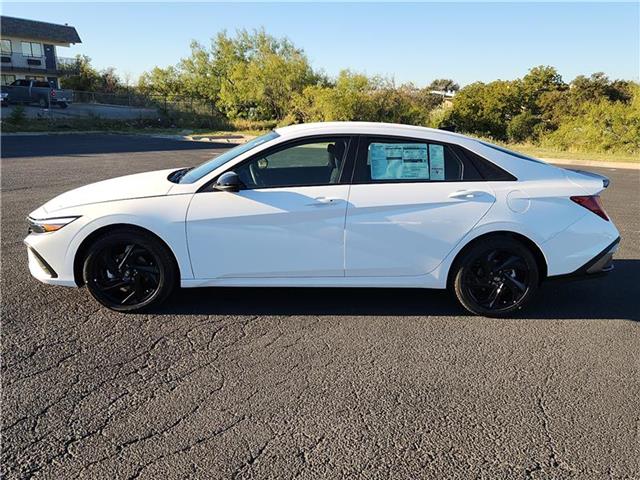 2026 Hyundai Elantra SEL Sport photo 2