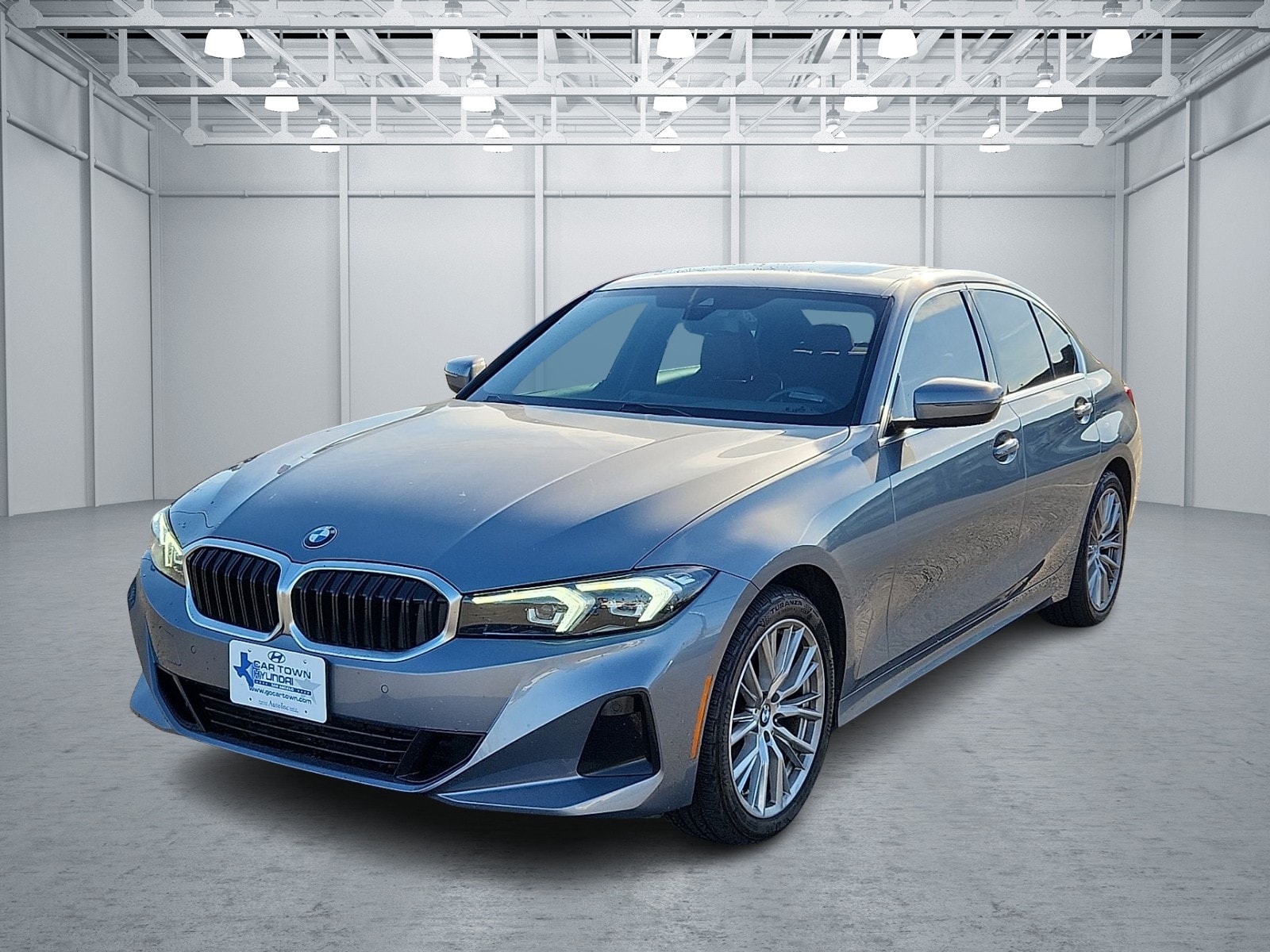 2024 BMW 3 Series 330i's photo