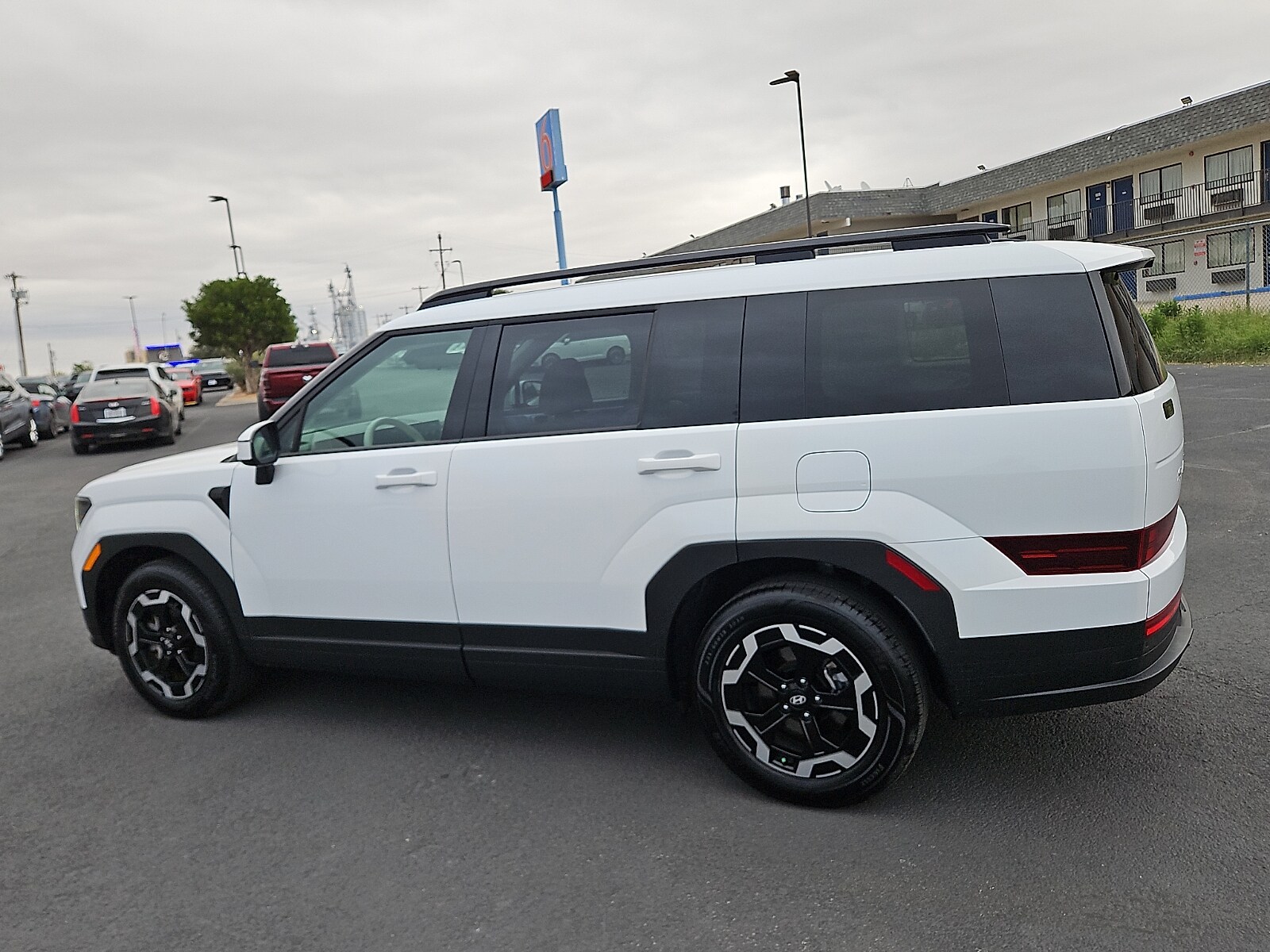 2025 Hyundai Santa Fe SEL photo 2