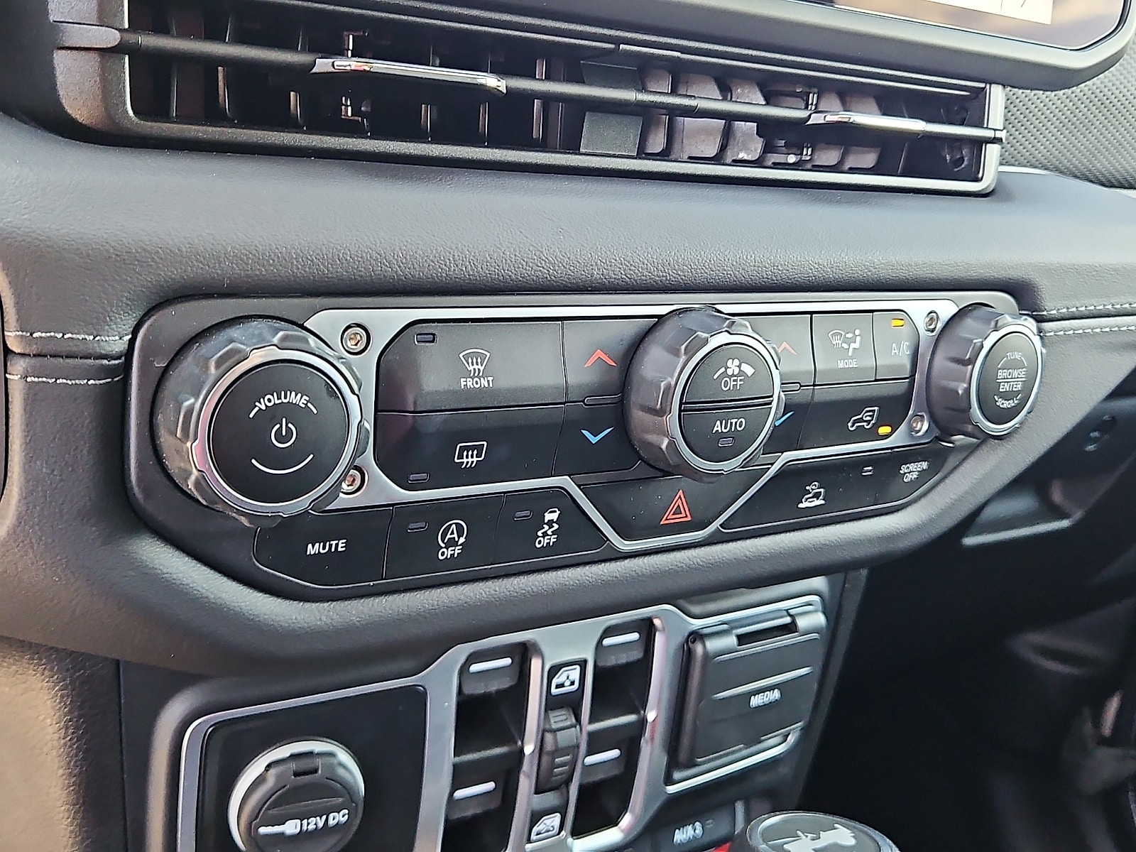 2025 Jeep Wrangler 4-Door Rubicon - Photo 19