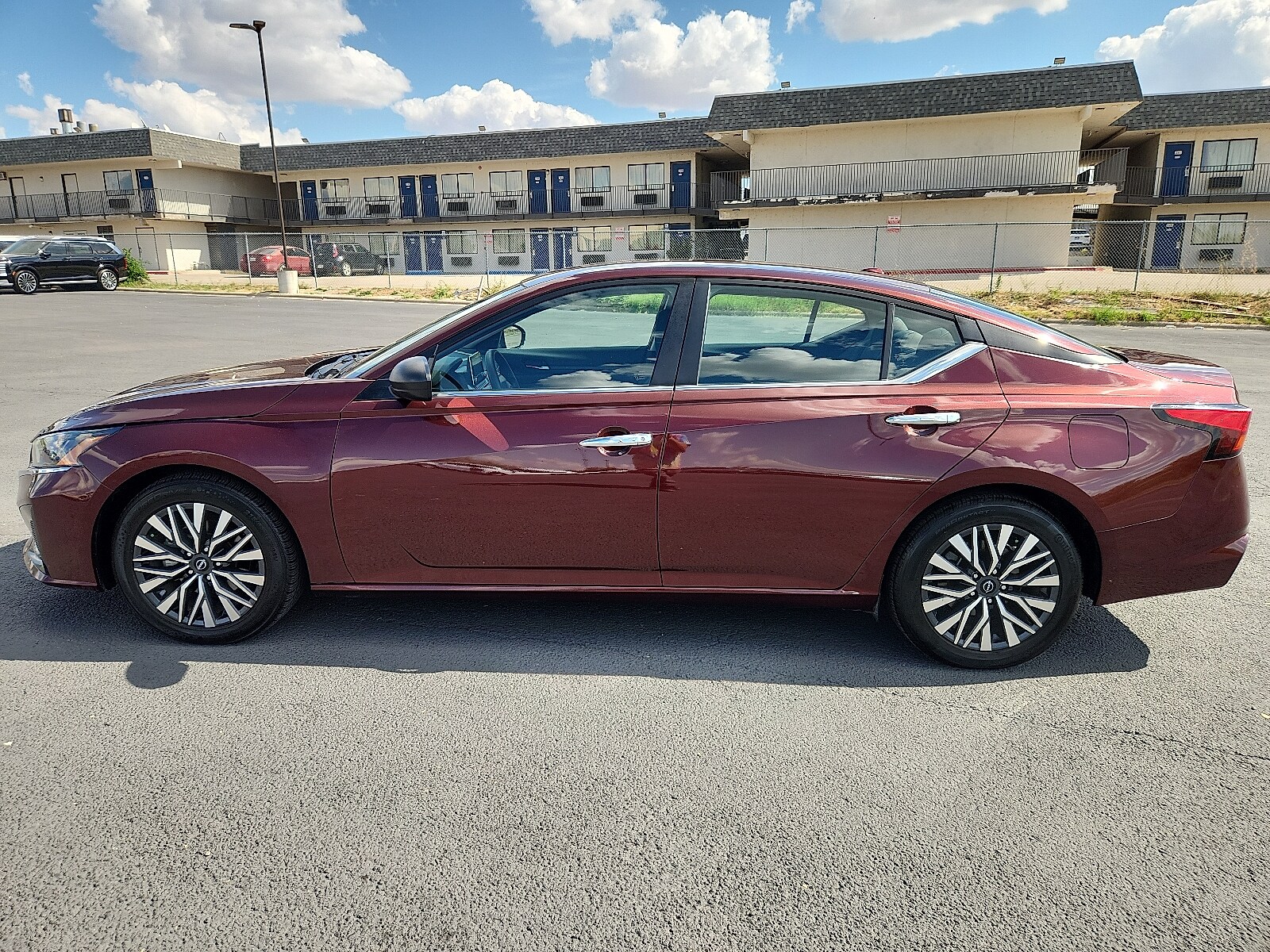2024 Nissan Altima 2.5 SV photo 2