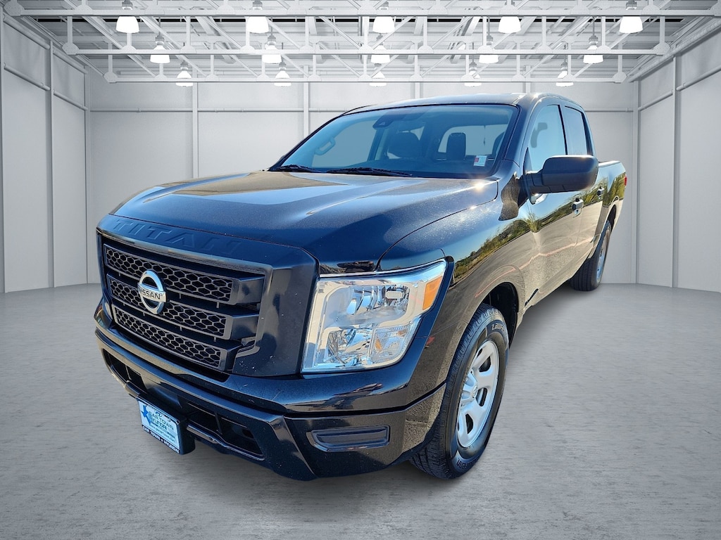 Used 2022 Nissan Titan S (A9) 4x2 Crew Cab 5.5 ft. box 139.8 in. WB