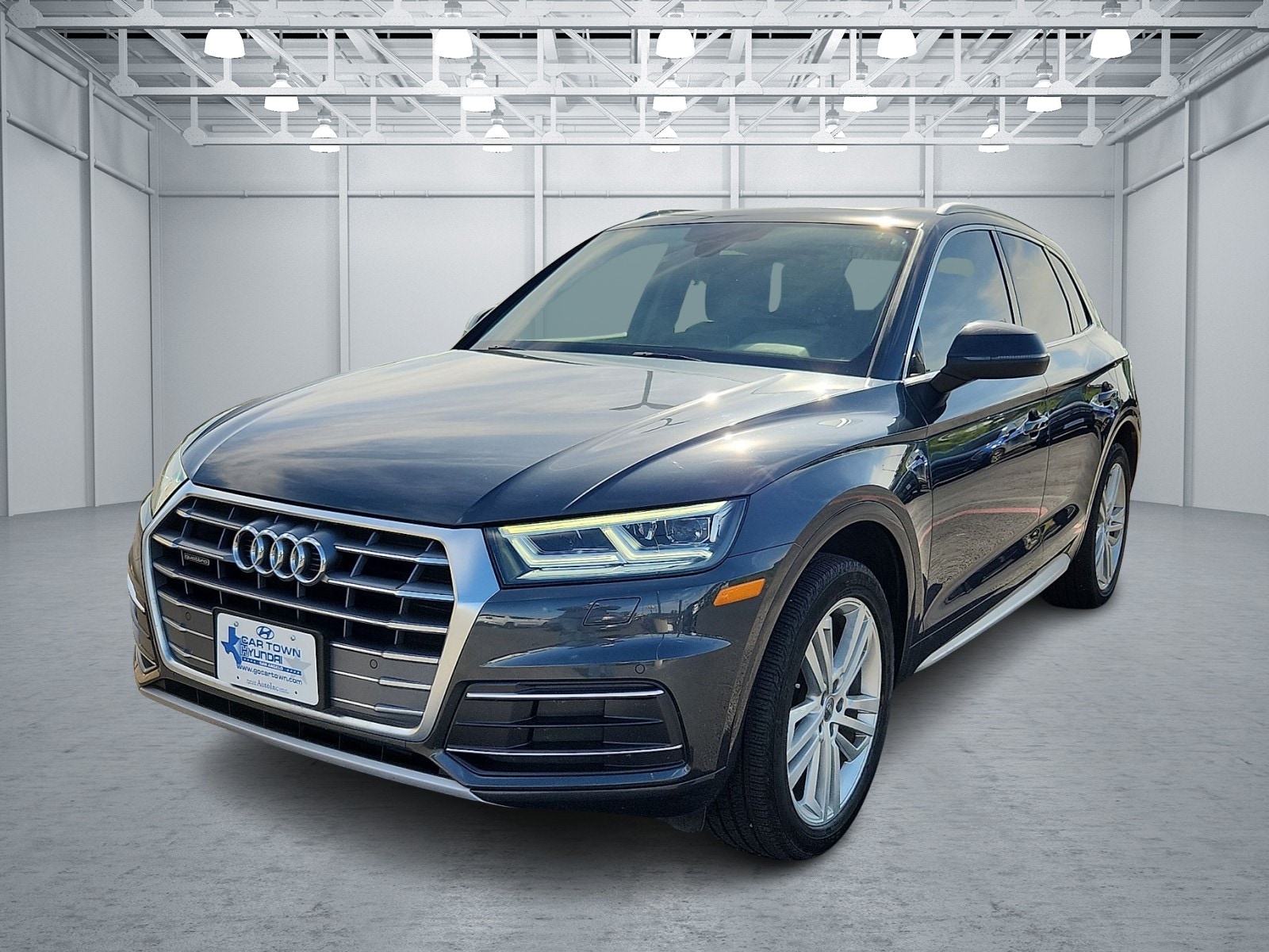 2019 Audi Q5 2.0T quattro S tronic Premium Plus's photo