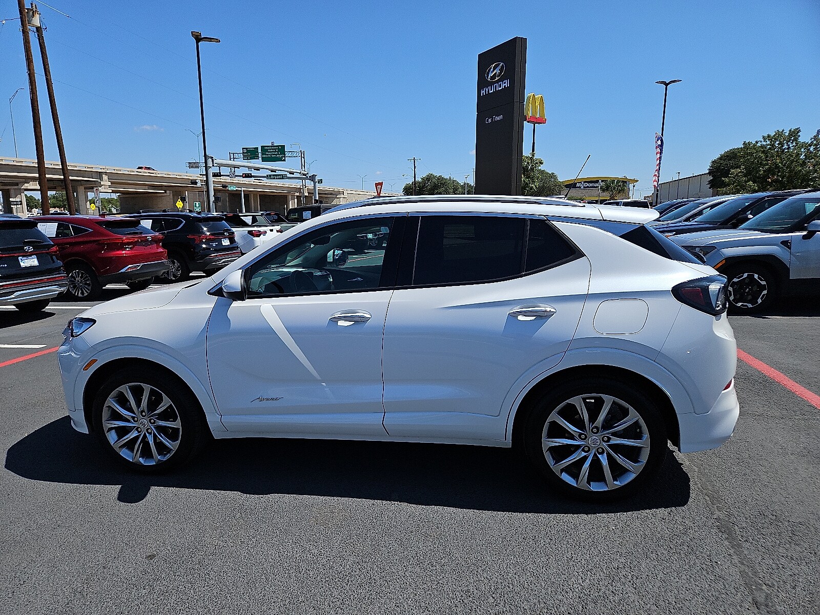2024 Buick Encore GX Avenir photo 2
