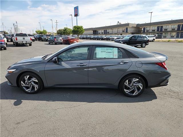 2025 Hyundai Elantra SEL Sport photo 2