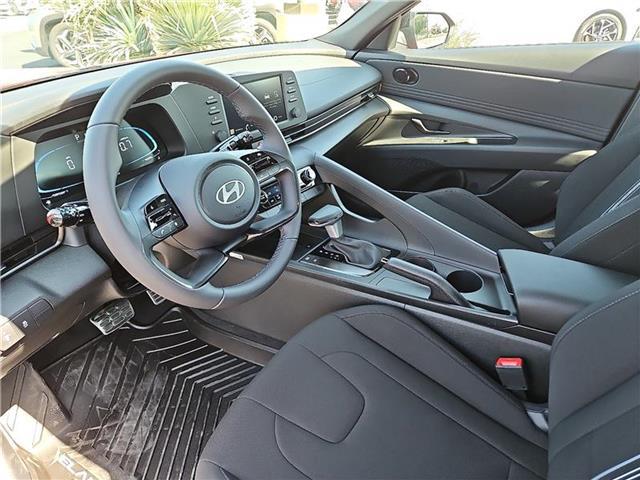 2025 Hyundai Elantra SEL - Photo 12