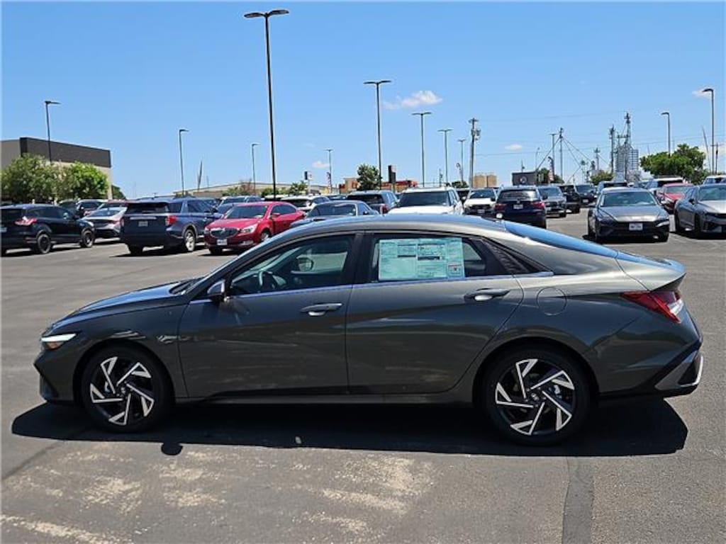 New 2026 Hyundai Elantra Limited Sedan