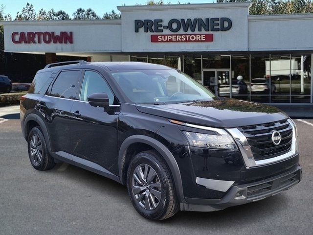 2025 Nissan Pathfinder SV's photo