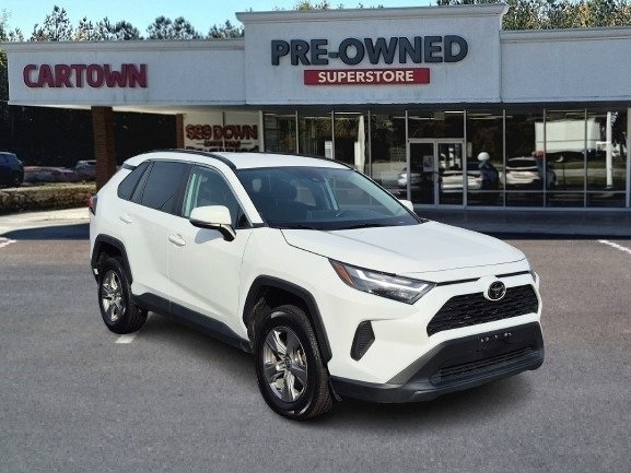2024 Toyota RAV4 XLE's photo
