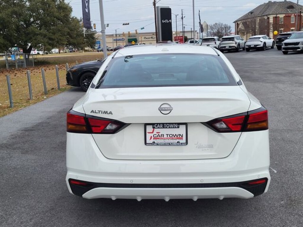 Used 2025 Nissan Altima SV Sedan