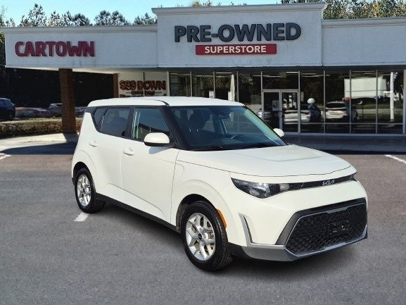 2024 Kia Soul LX's photo