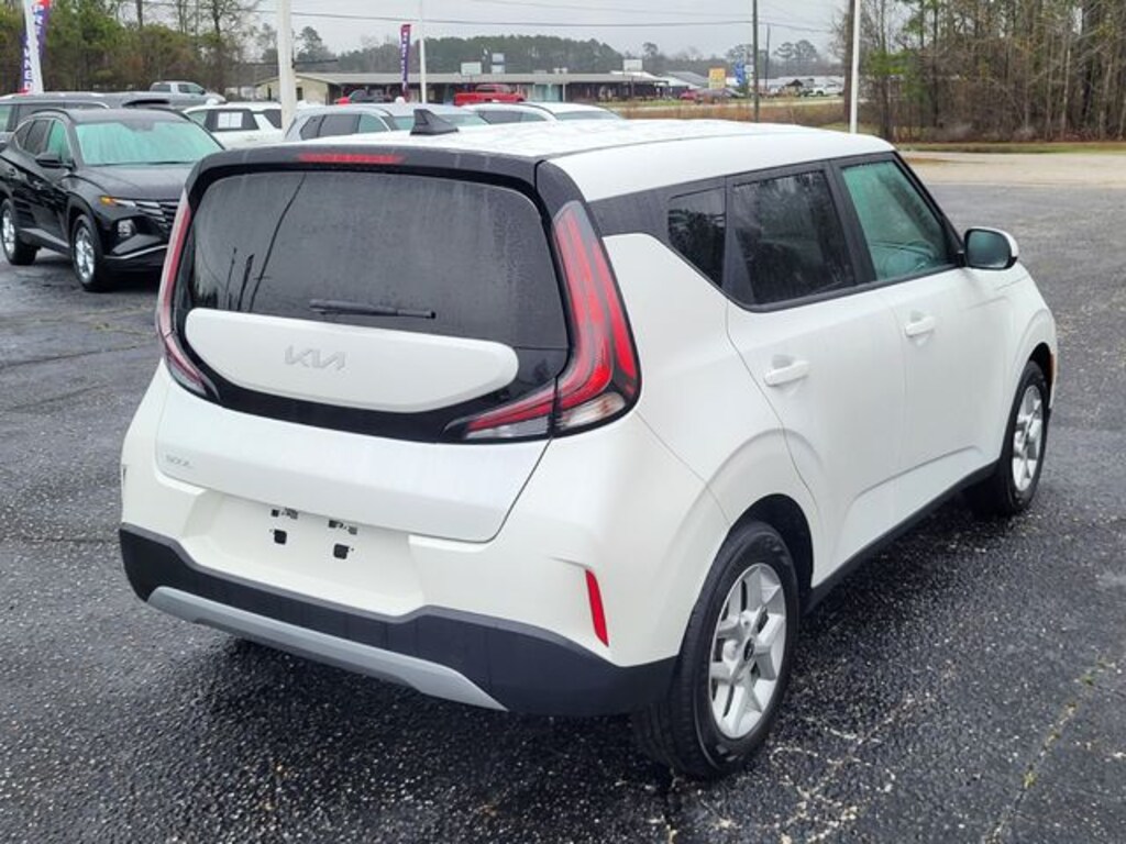 Used 2024 Kia Soul LX Hatchback