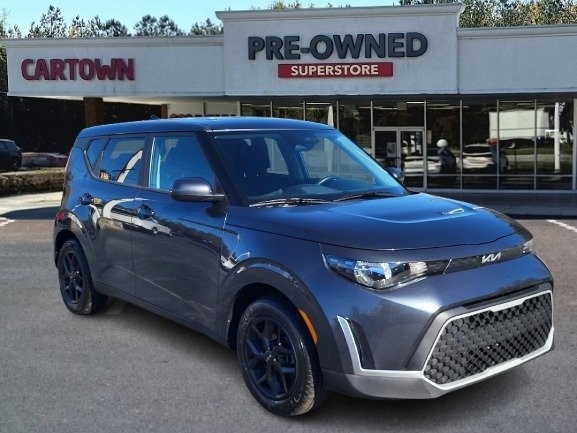 2023 Kia Soul LX's photo