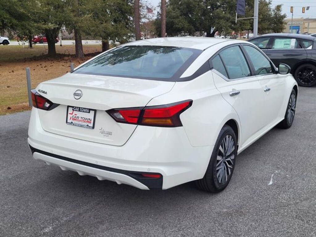 Used 2025 Nissan Altima SV Sedan