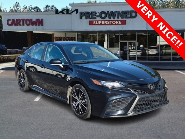 2024 Toyota Camry SE's photo