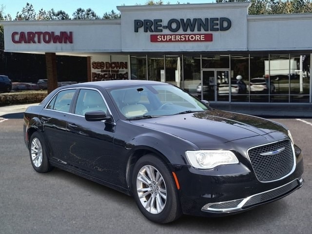 2020 Chrysler 300 Touring's photo