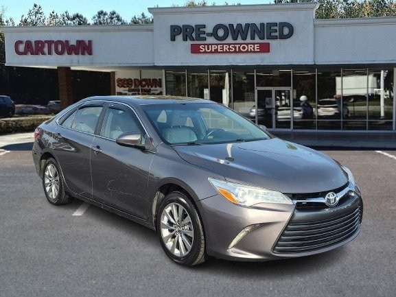 2017 Toyota Camry XLE's photo