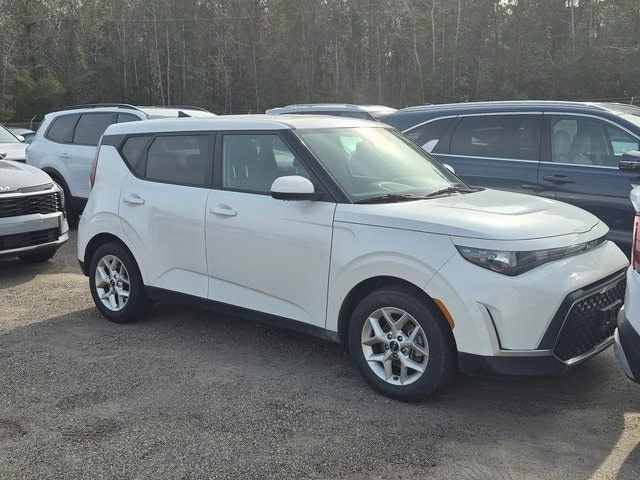 2024 Kia Soul LX's photo