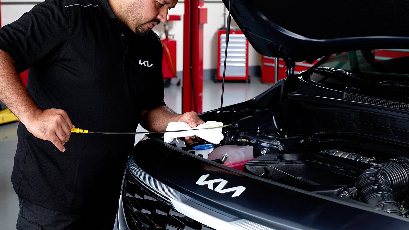 Kia service technician in Florence