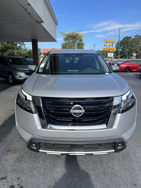 2023 Nissan Pathfinder SL photo 3
