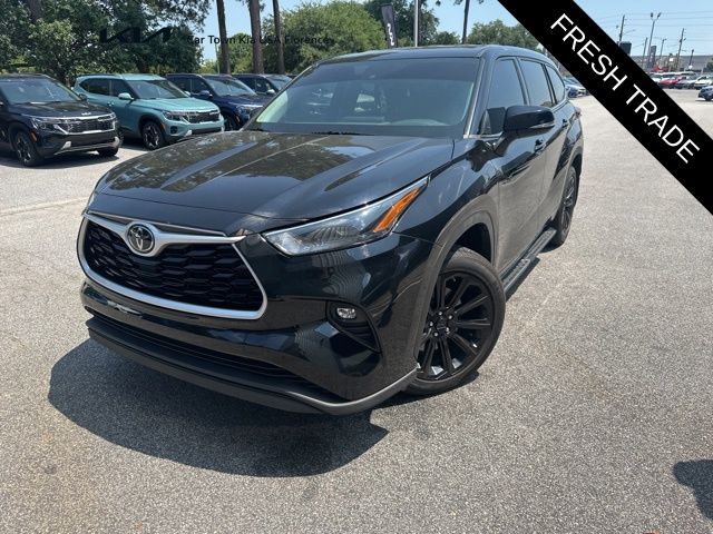 2022 Toyota Highlander LE 4x2 V6's photo