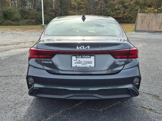 2024 Kia Forte LXS photo 3