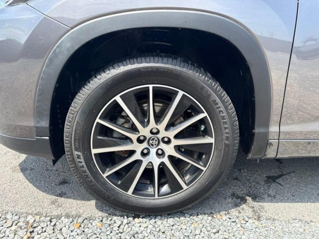Used 2018 Toyota Highlander SE SUV
