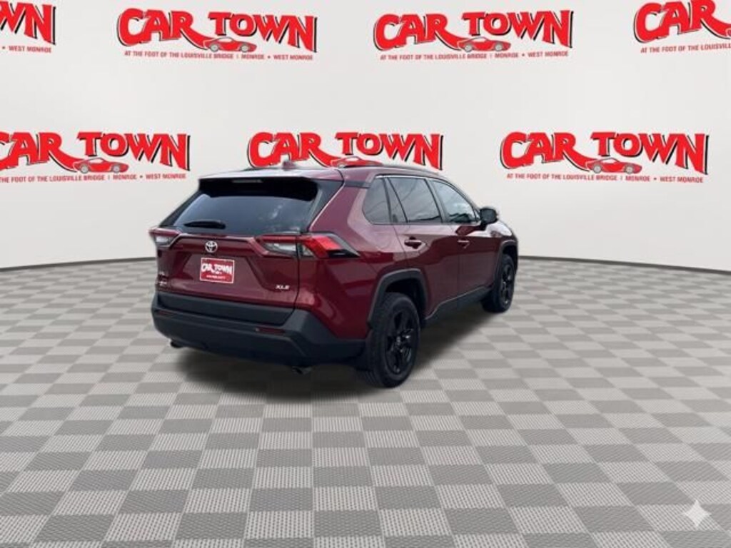Used 2021 Toyota RAV4 XLE SUV