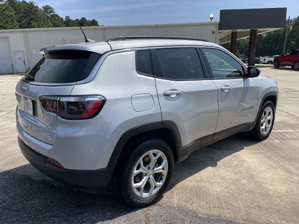 Used 2024 Jeep Compass Latitude SUV