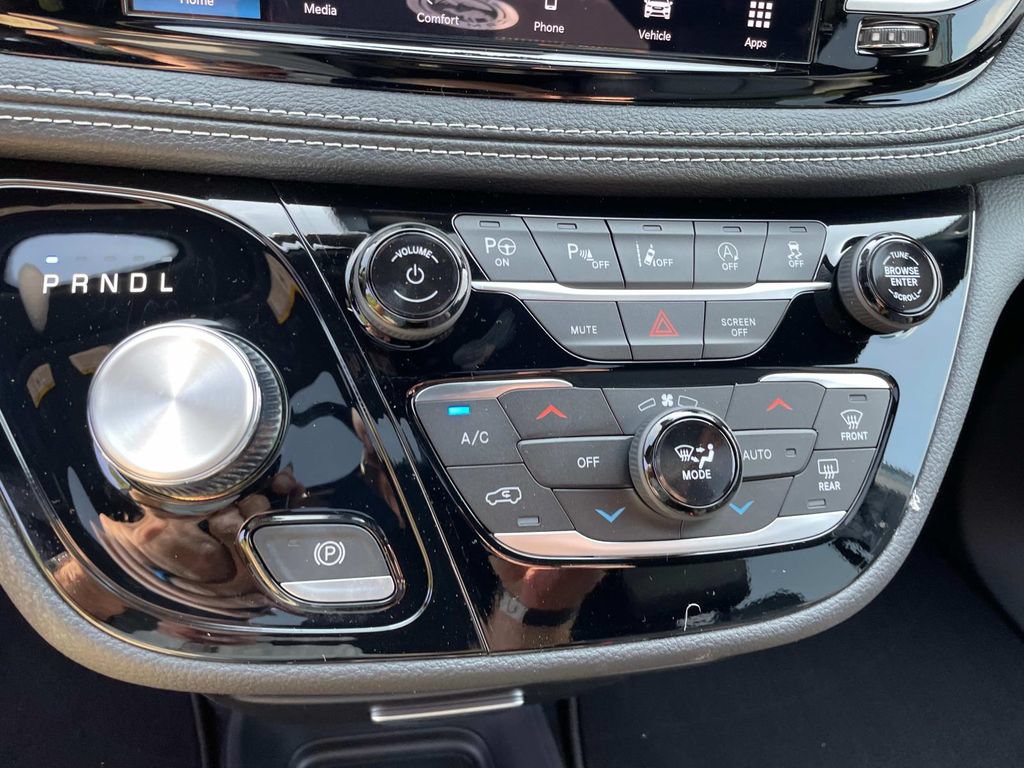 2025 Chrysler Pacifica Select - Photo 10