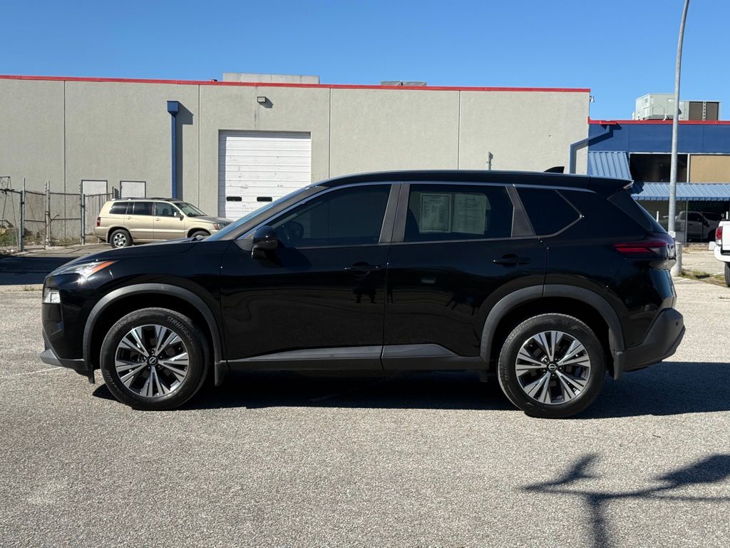 2022 Nissan Rogue SV photo 2