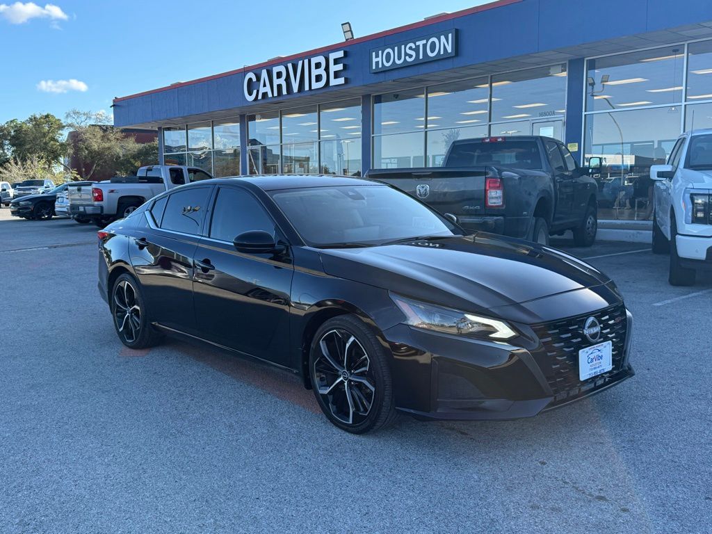 2024 Nissan Altima SR's photo