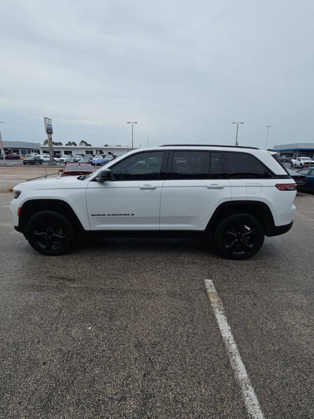 Used 2023 Jeep Grand Cherokee Altitude SUV