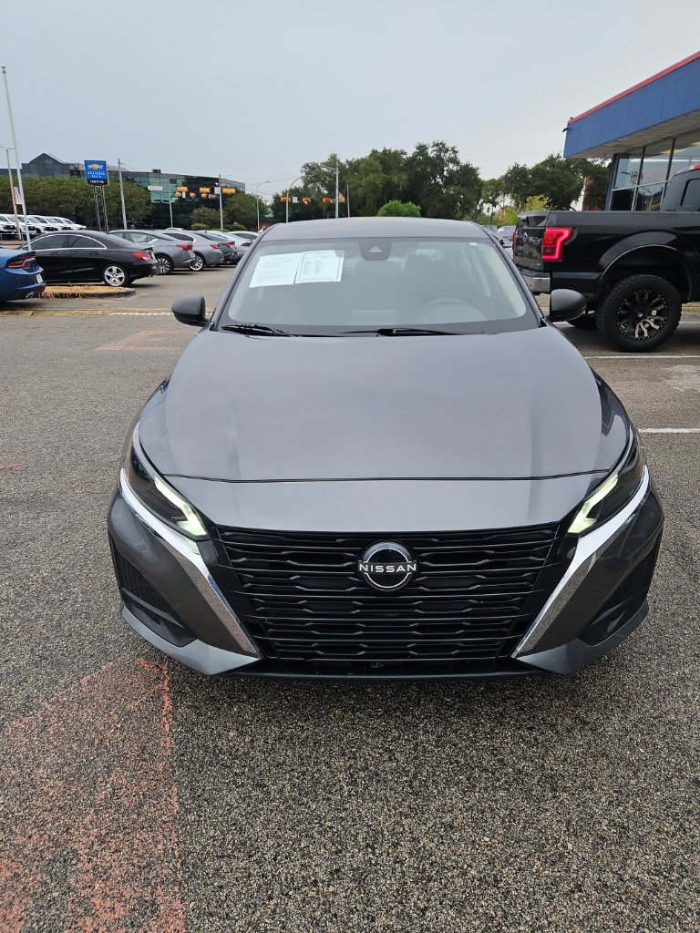Used 2024 Nissan Altima 2.5 SV Sedan
