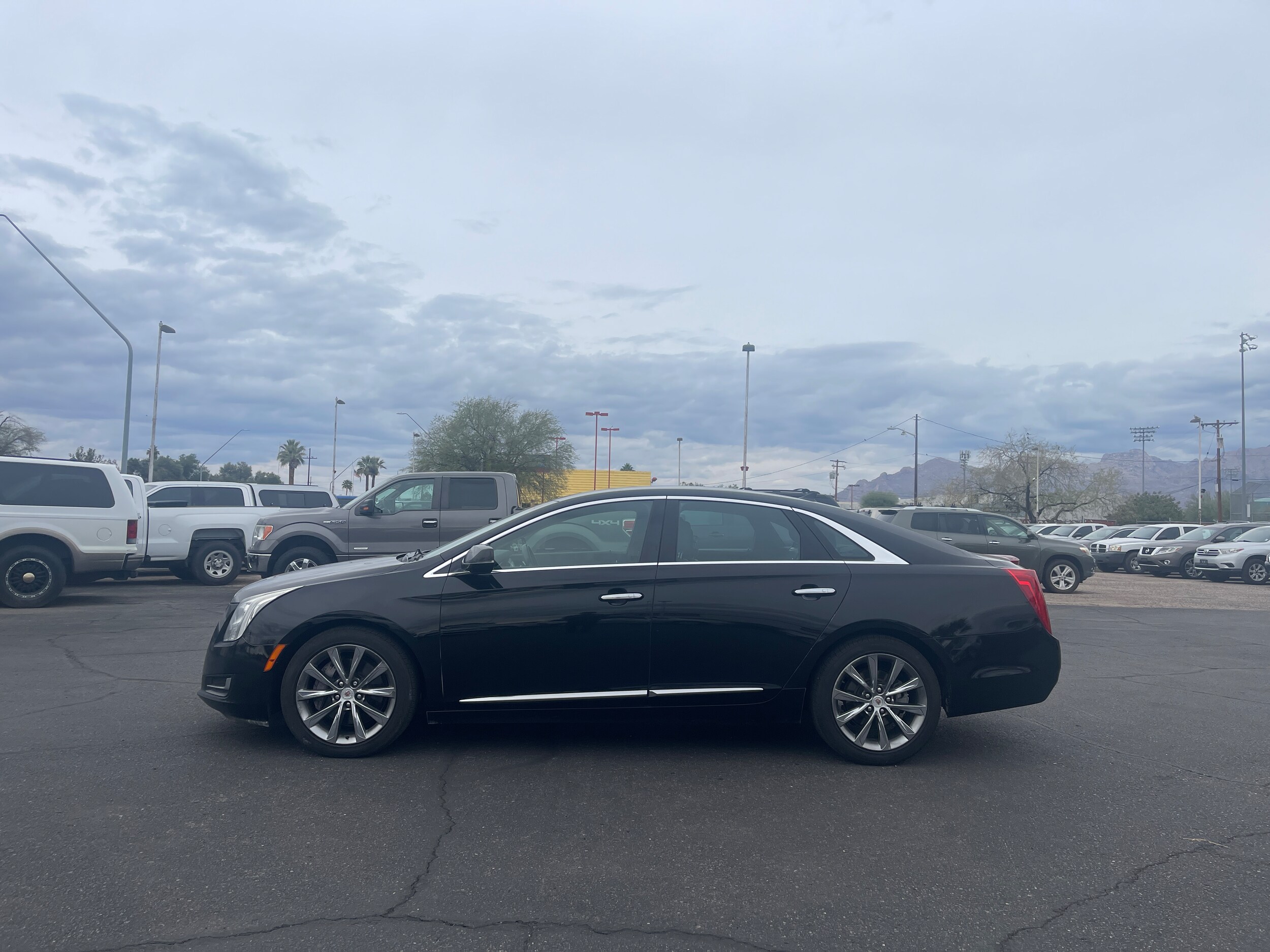 2013 Cadillac XTS photo 2