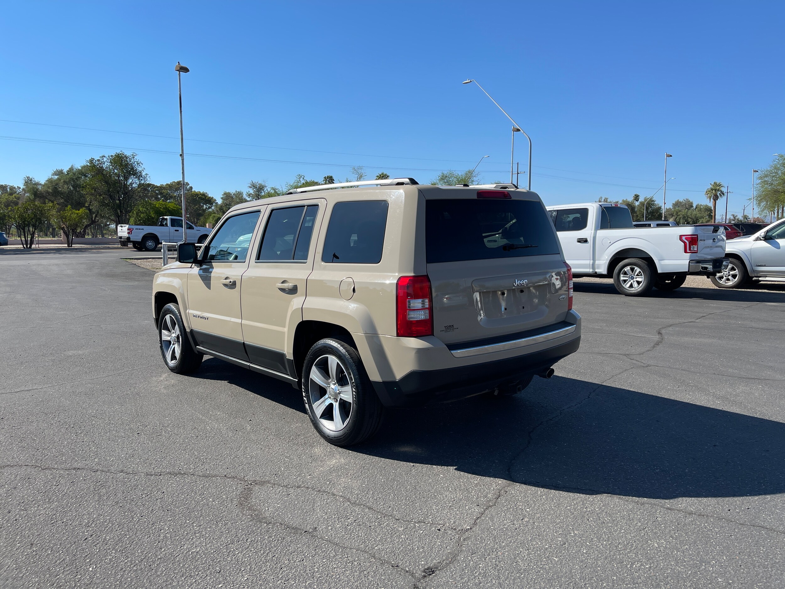 2016 Jeep Patriot High Altitude Altitude Edition photo 3