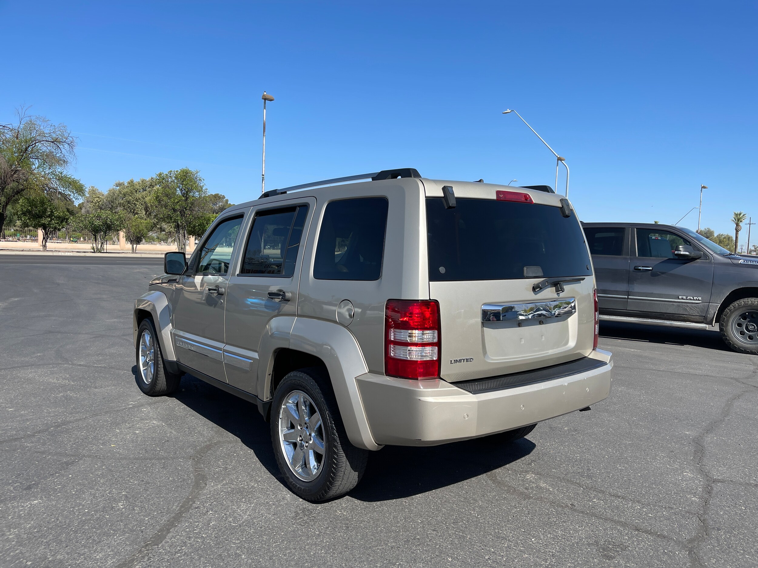 2010 Jeep Liberty Limited photo 3