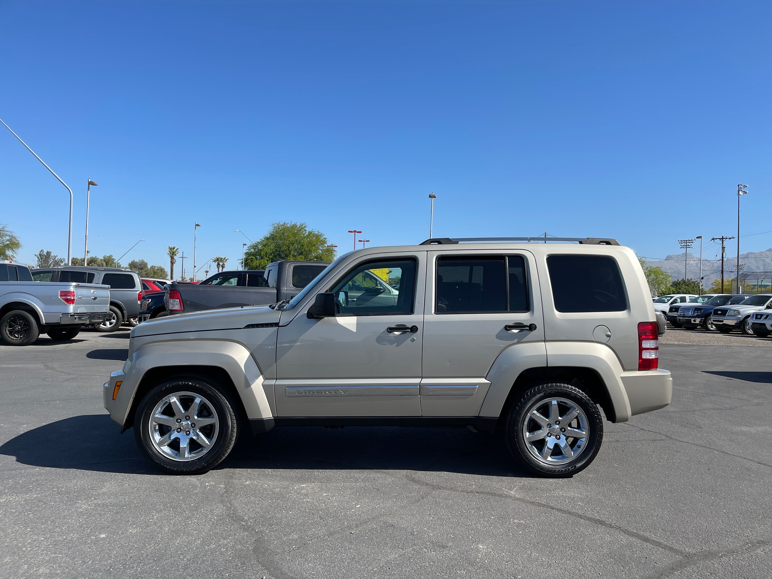 2010 Jeep Liberty Limited photo 2