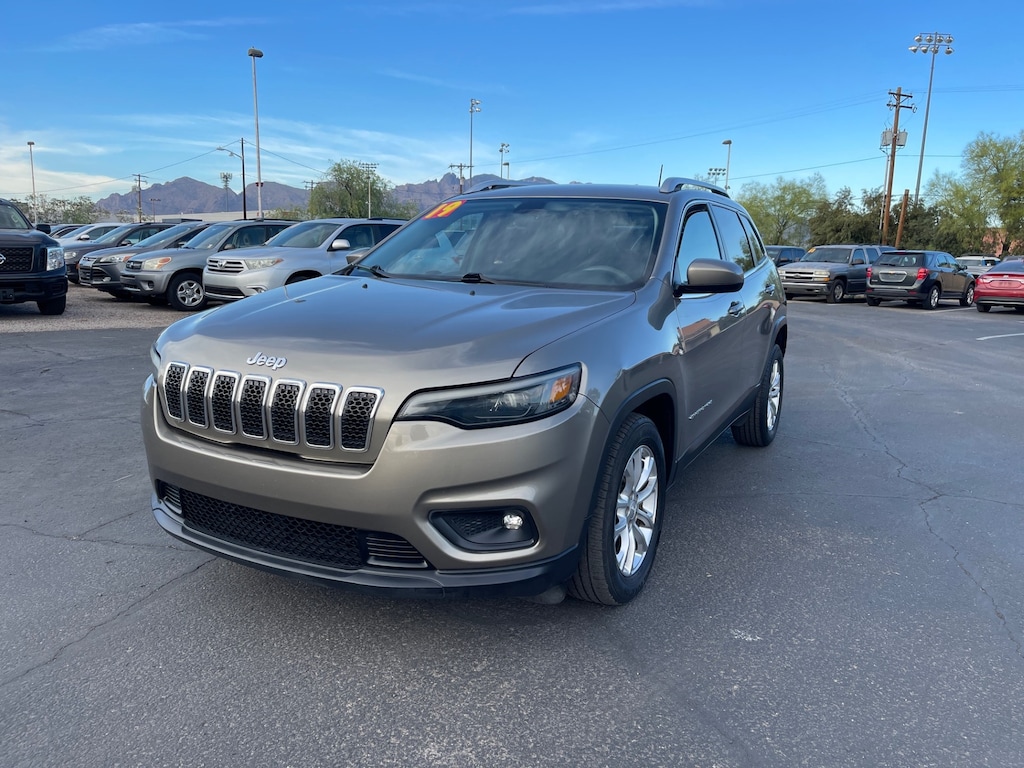 Used 2019 Jeep Cherokee Latitude FWD SUV