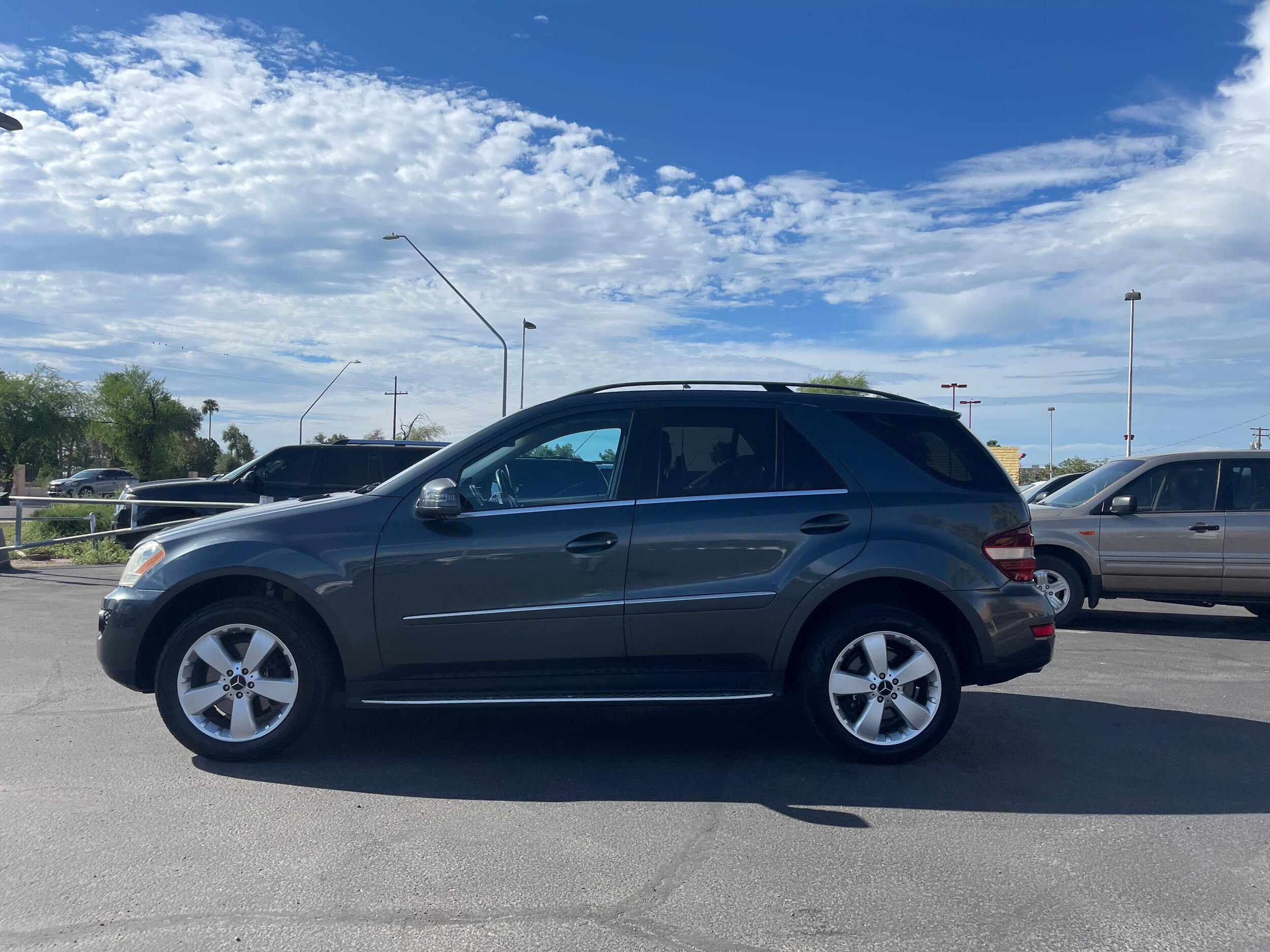 2011 Mercedes Benz ML 350 4MATIC photo 2
