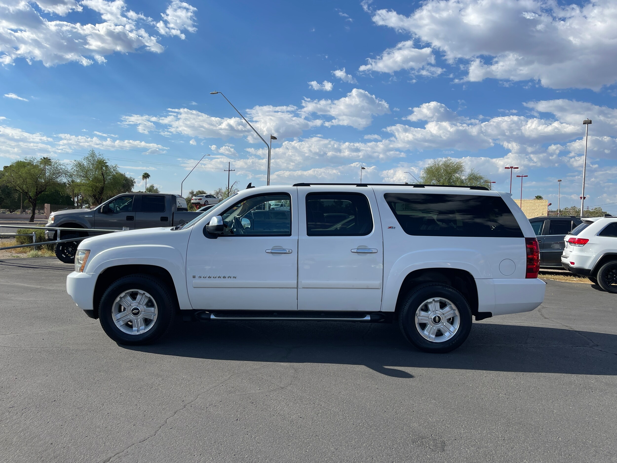 2008 Chevrolet Suburban LS photo 2