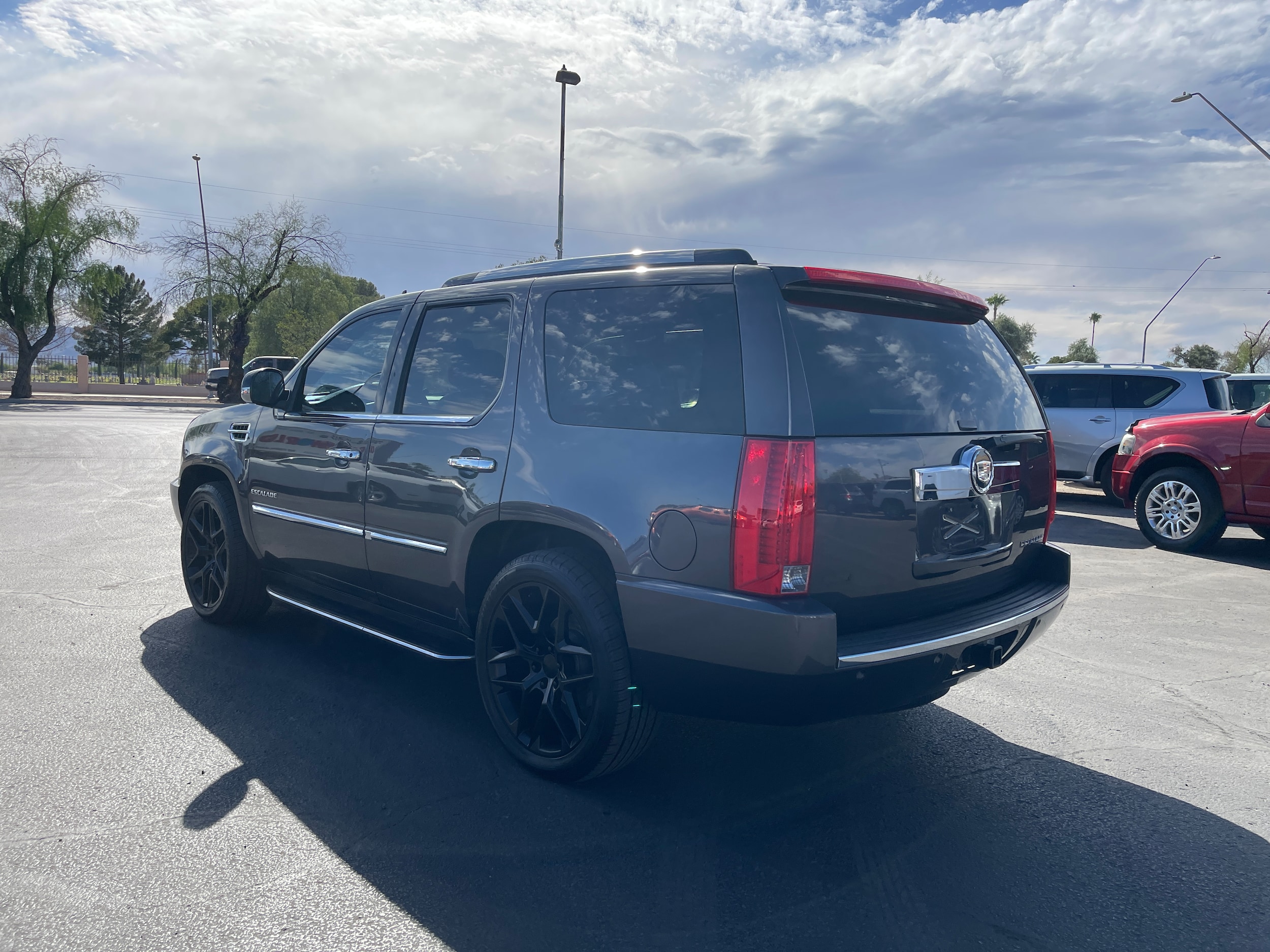2011 Cadillac Escalade Luxury photo 3