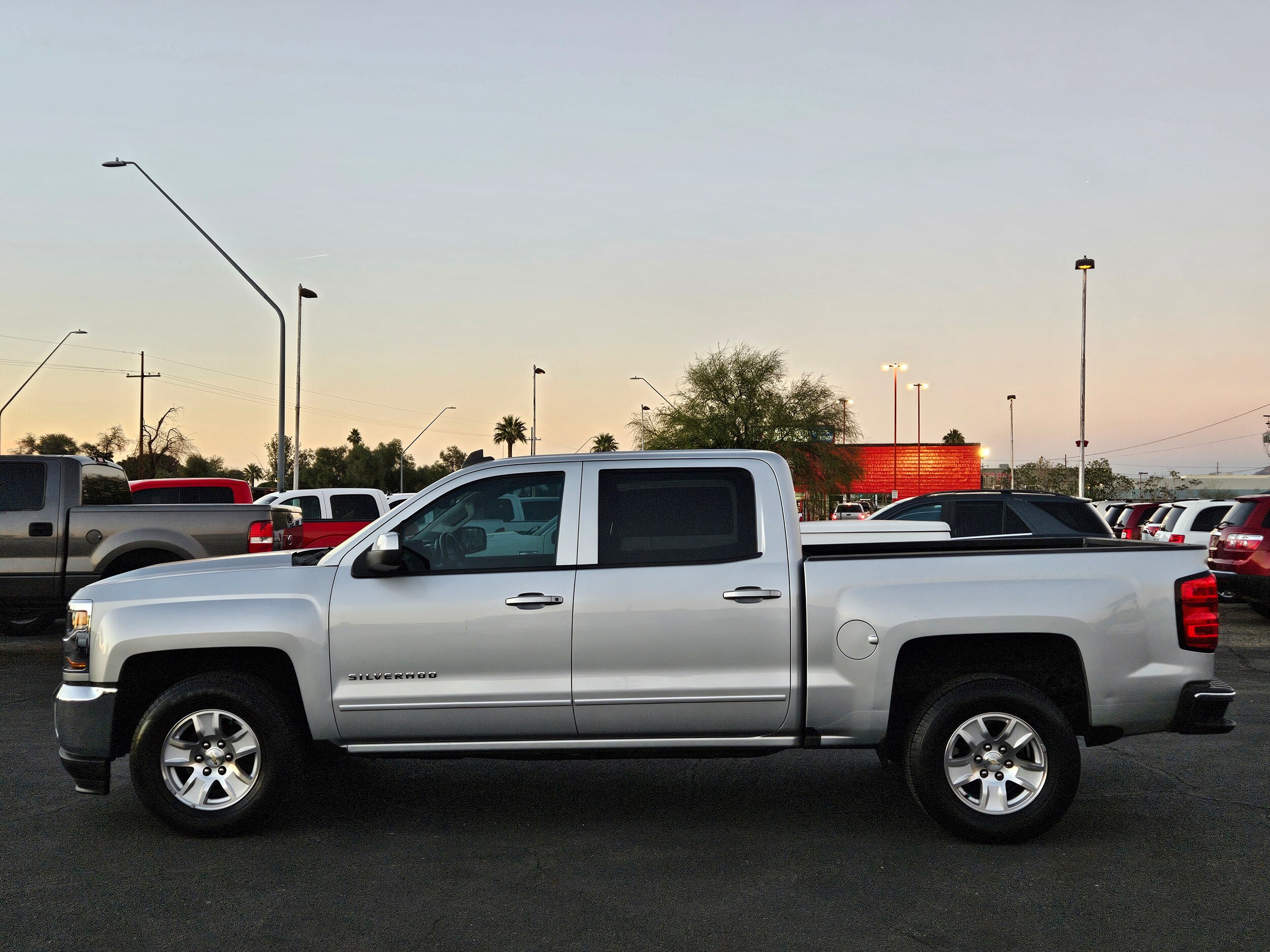 2016 Chevrolet Silverado 1500 LT photo 2