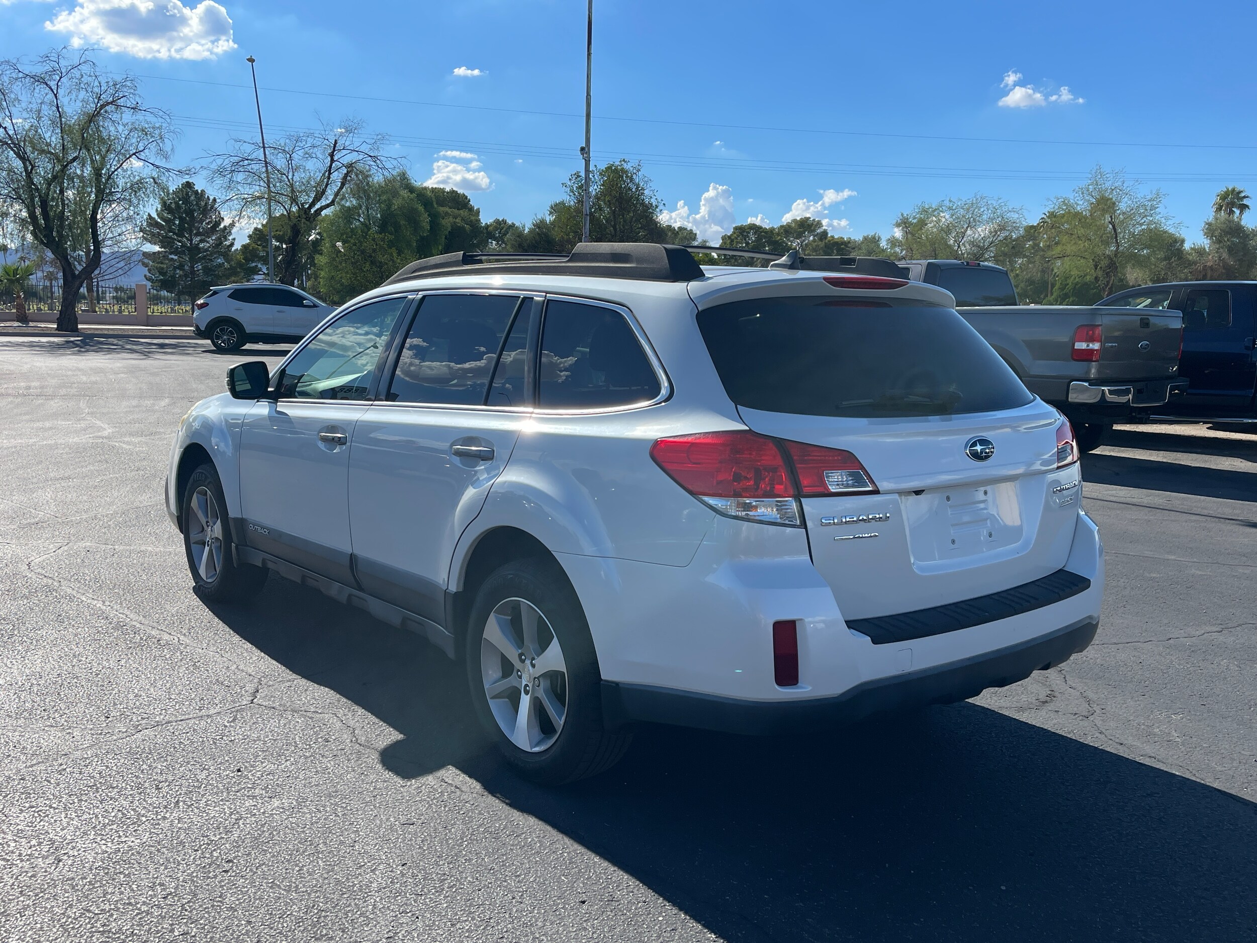 2013 Subaru Outback Limited photo 2