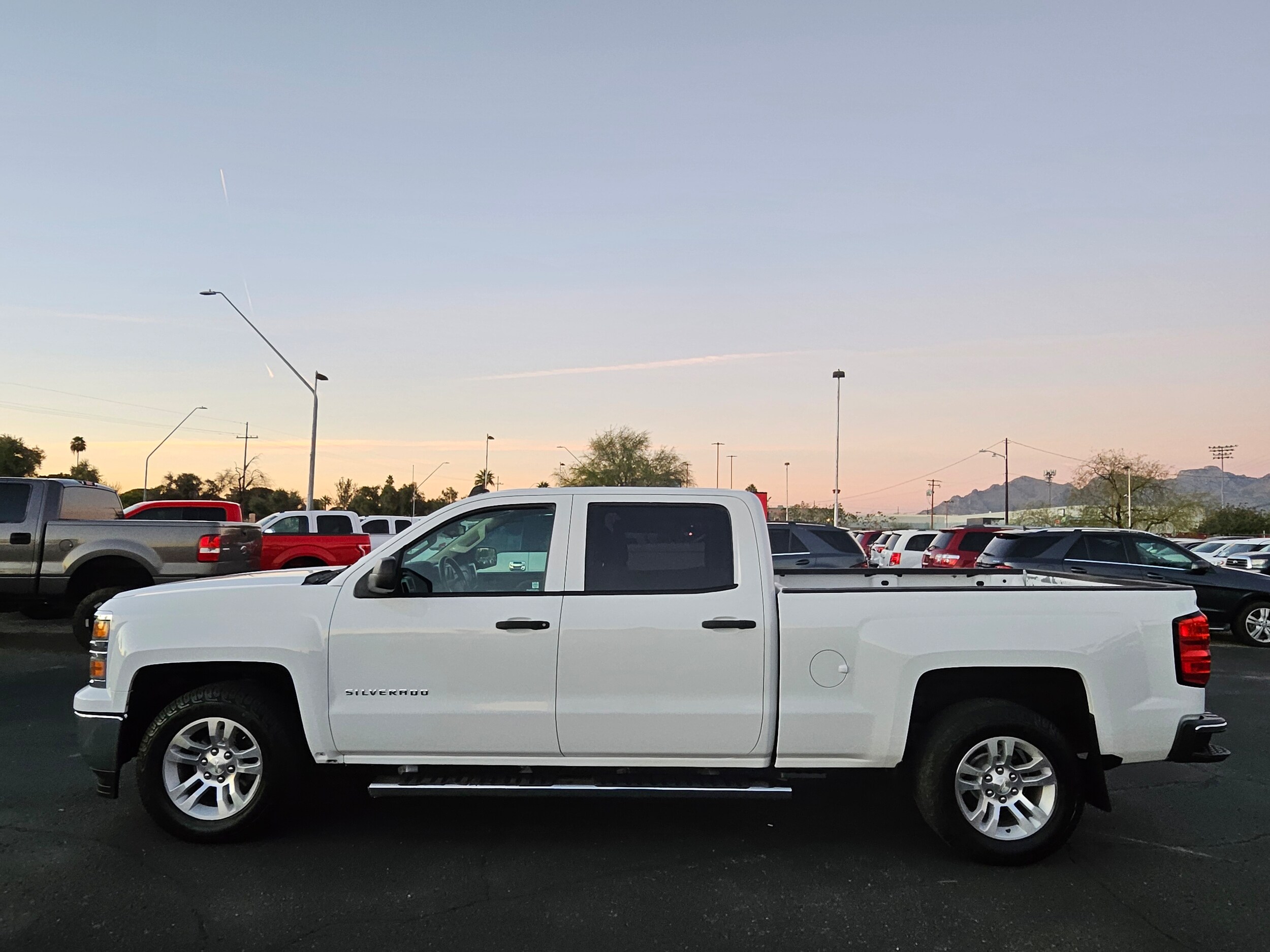 2014 Chevrolet Silverado 1500 LT photo 2